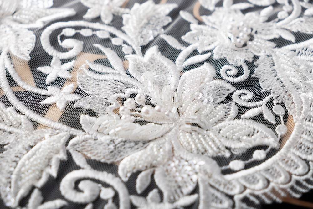 Embroidered lace 2000000308623 image from the Inter Tex catalogue for bridal fabrics, lace, appliques and B2B atelier orders.